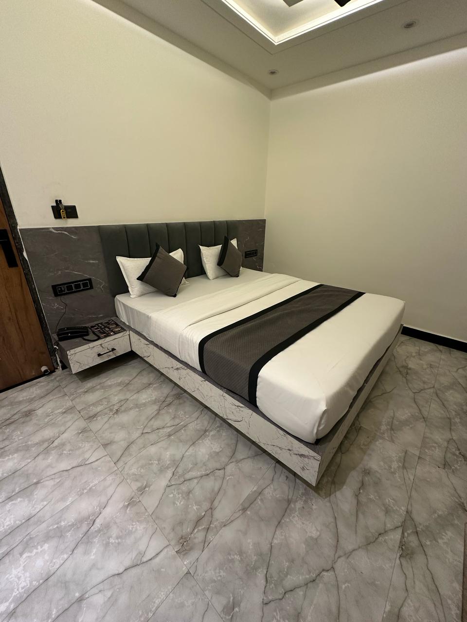 WhatsApp Image 2025-03-29 at 4.20.00 PM (1)